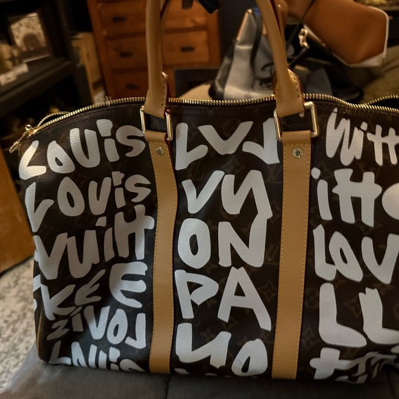 Louis Vuitton - Picture 4 of 8